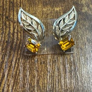 Vintage Signed CORO Gold Tone Faux Amber Stone Leaf Clip on Screwback Earrings